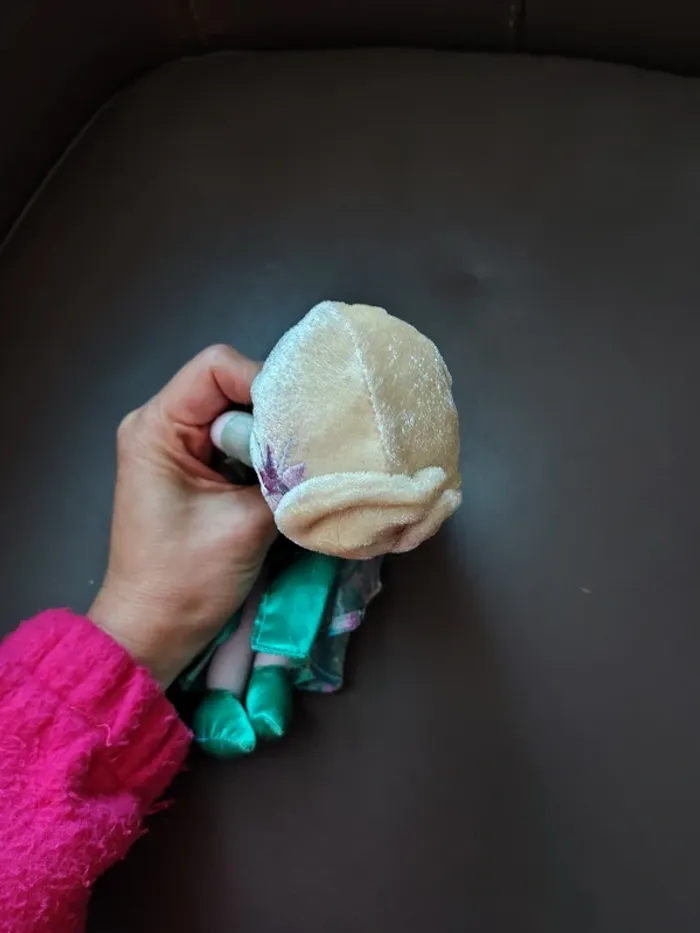 Disney Reine des Neiges Peluche Fever Elsa 25 cm - photo numéro 4