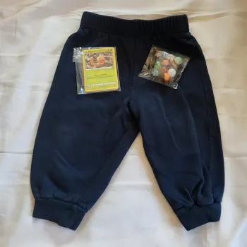 Pantalon 18 mois + Cartes Pokémon + Billes