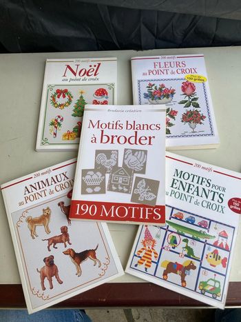 Lot livres à broder