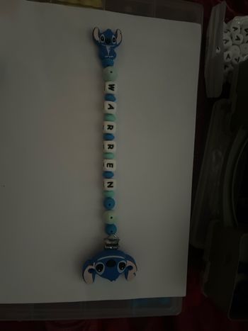 Attache tétine stitch