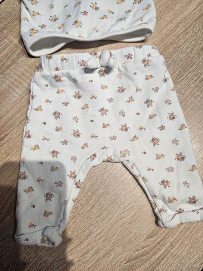 Ensemble bb fleurs 6 mois - photo numéro 2