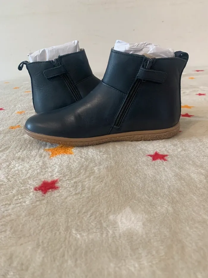 Bottines Kickers Bleu marine T32 – cuir & détails brillants – neuves étiquetées - photo numéro 5
