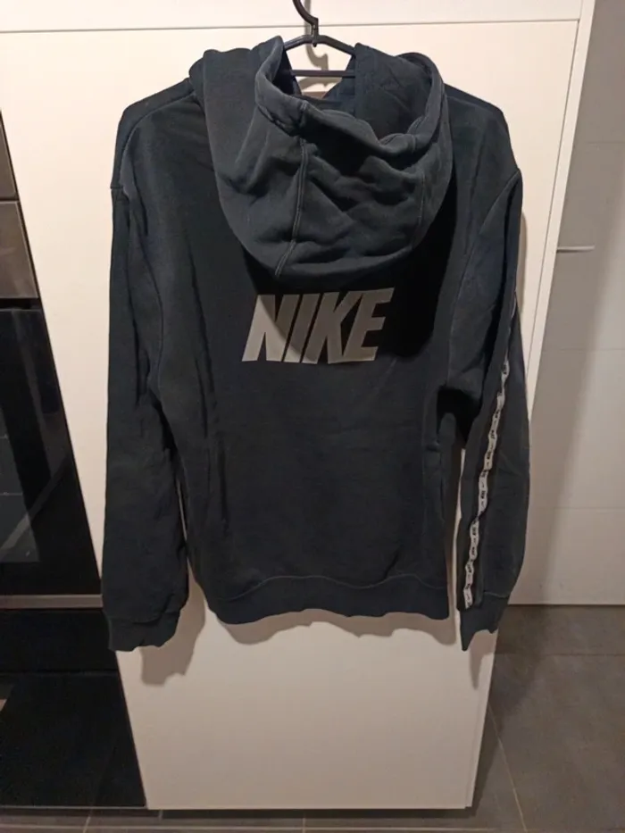 Lot sweat à capuche et ter shirt - photo numéro 5