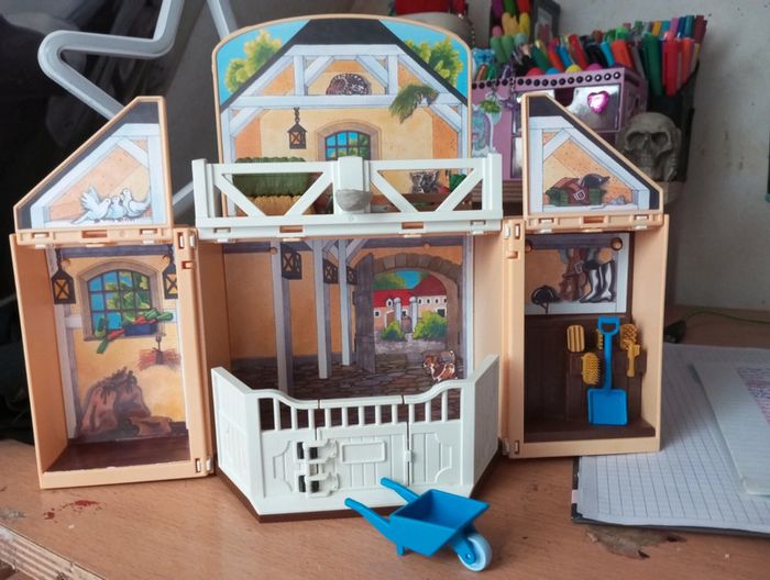 Petite écurie transportable