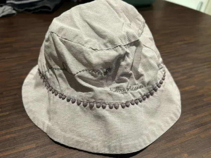 Chapeau forme bob garcon rayé blanc et gris Tutto Piccolo 53cm
