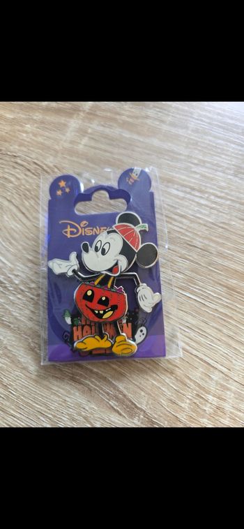 pins mickey Halloween Disneyland paris