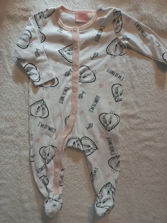 Lot pyjama/2 bodies Looney Tunes taille 2-4 mois - photo numéro 3