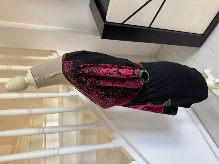 T Shirt Desigual noir et multicolore avec broderies fleuries - photo numéro 3