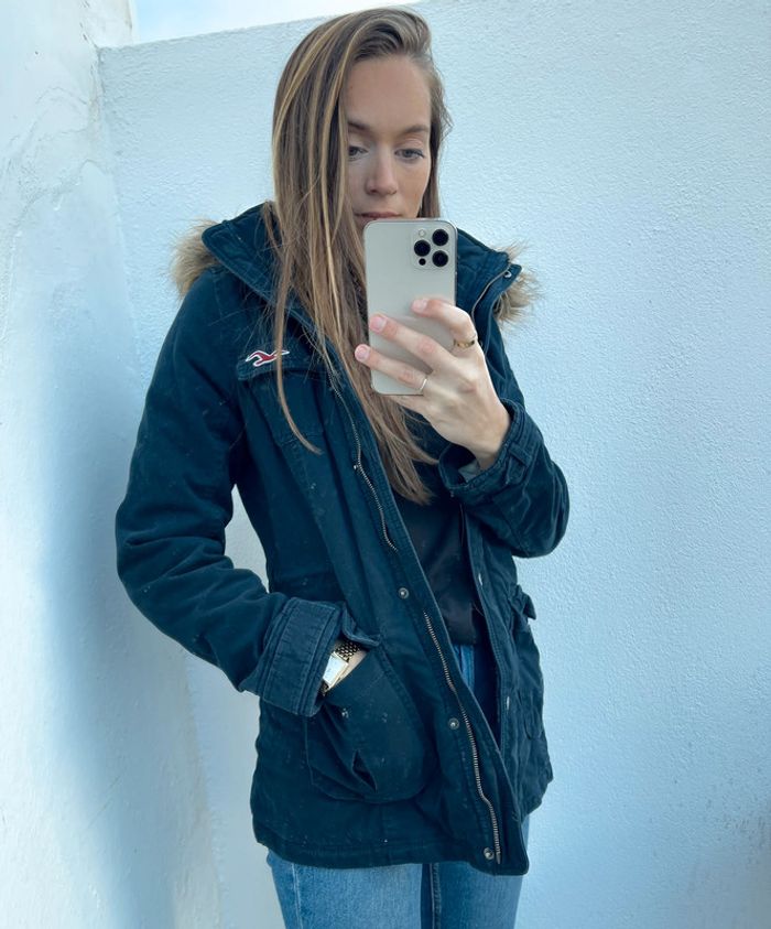 Manteau Hollister bleu marine avec logo rouge - photo numéro 3