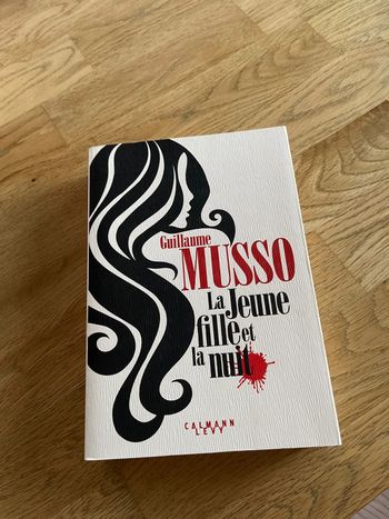 Livre MUSSO, la jeune fille et la nuit