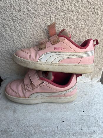 Paire de baskets fille marque Puma pointure 26 bon état