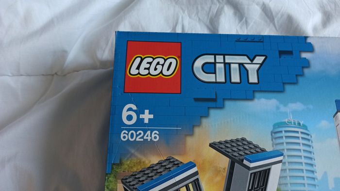 Lego City 60246 Le commissariat de police - photo numéro 4