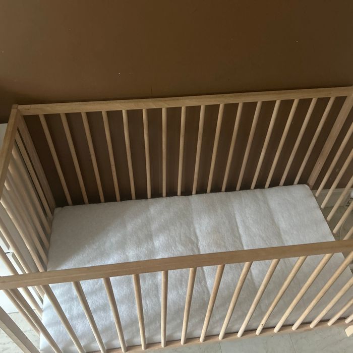 Berceau à vendre plus matelas fourni - photo numéro 2