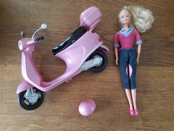 Mattel Barbie Scooter rose avec la poupée