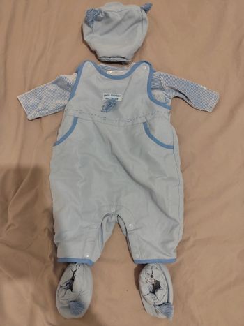 Ensemble salopette pull velours bonnet et chausson taille 3 mois Clayeux