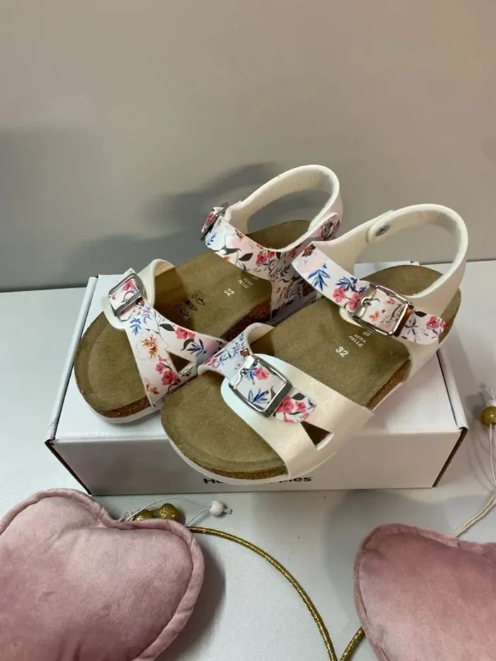 Sandales fleuries fille (neuf) - Taille 32 - photo numéro 3