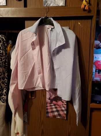 Chemise courte rose et bleue