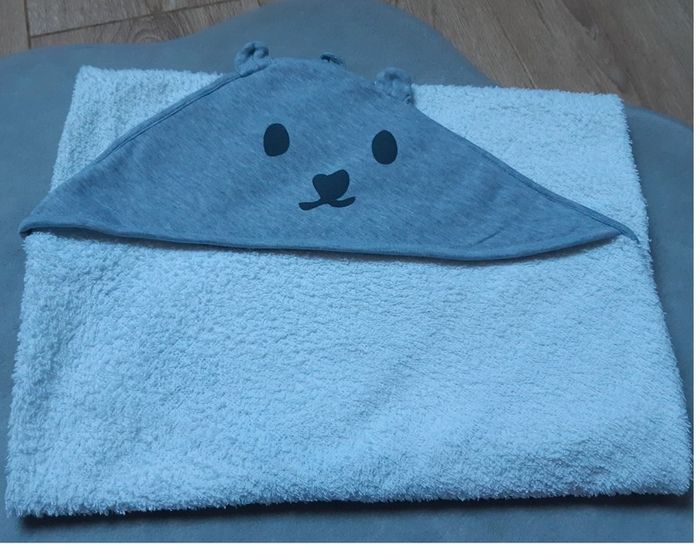 sortie de bain / cape de bain / carré de bain" la halle" en très bon état