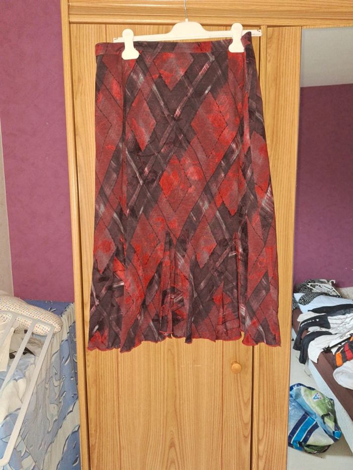 Jupe longue rouge et noire