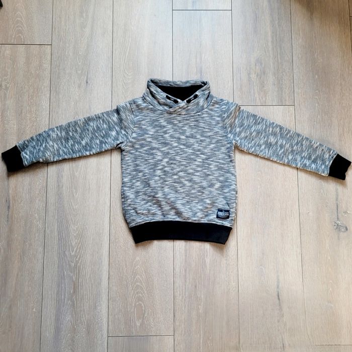 Pull noir et blanc. Garçon 8 ans. Marque Creeks