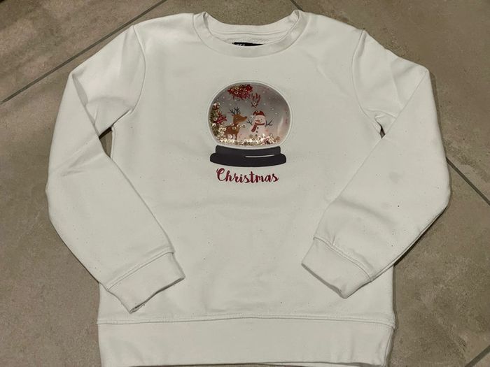 Pull noël fille. Boule de Noël. 6/7 ans