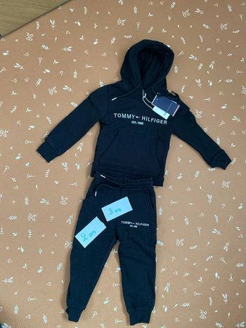 Ensemble jogging Tommy Hilfiger 2/3 ans
