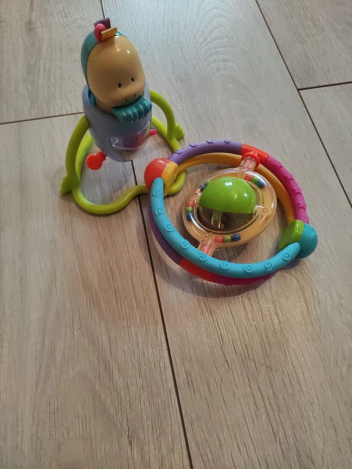 Lot deux hochets bébé