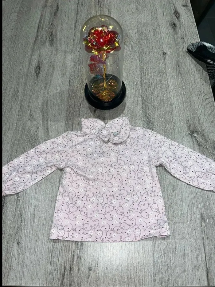 🌸 Blouse à motifs féminins 🌸