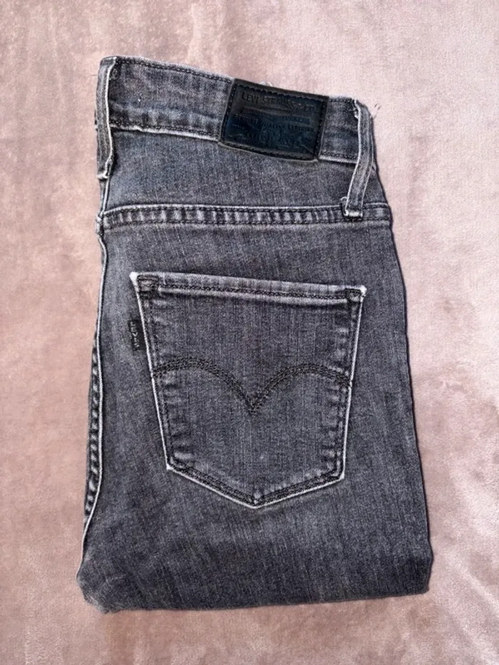 Jean gris LEVI’S femme taille 36 en très bon état. - photo numéro 2
