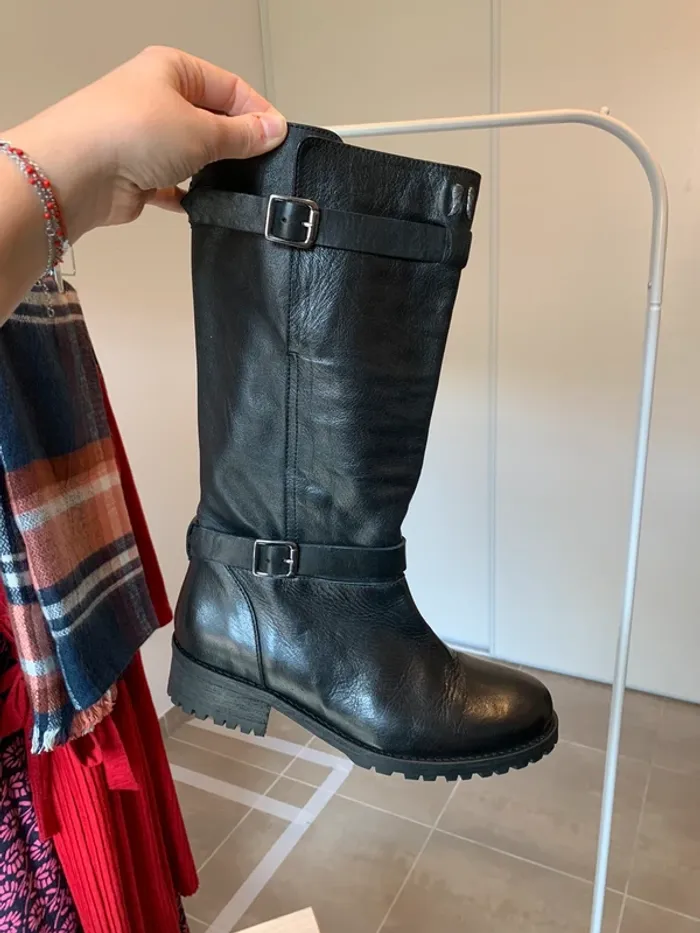 Bottes en cuir neuves Bérénice taille 37 - photo numéro 3