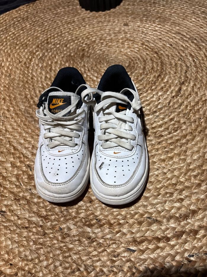Basket Nike force 1 pointure 28 - photo numéro 10