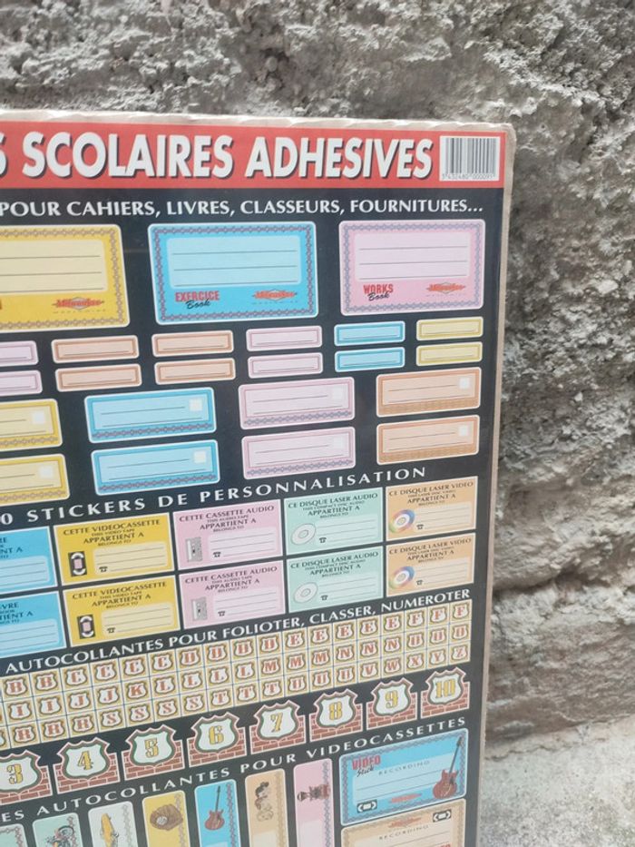 135 étiquettes scolaires adhesives - photo numéro 3