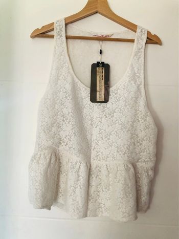 Très joli haut en dentelle très travaillé Tom Tailor neuf sans étiquette