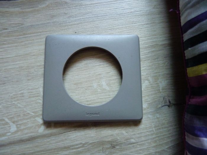 plaque legrand collection celiane cache prise electricite gris cendre TBE - photo numéro 2
