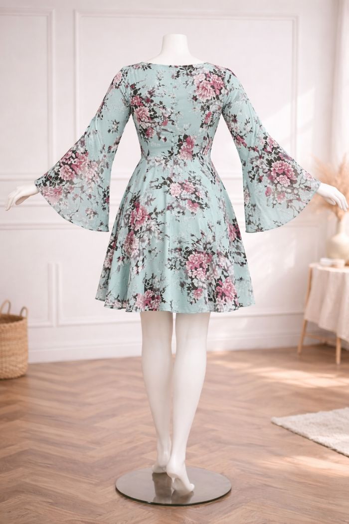 Robe romantique azur Bloom fleurie bleue ciel et rose Femme taille 54 marque Asos 💍 - photo numéro 6