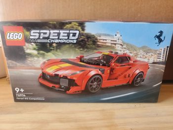 Lego Speed Ferrari rouge.