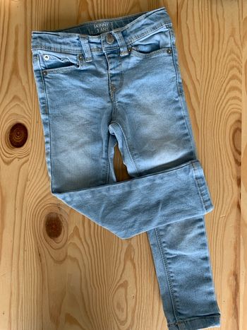 Skinny fille 3 ans