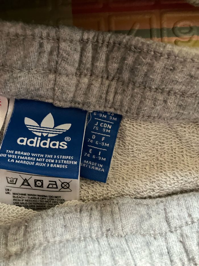 Vend jogging Adidas taille 6/9 mois - photo numéro 3