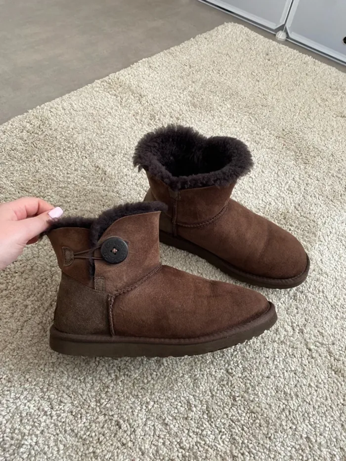 Ugg basse marrons - photo numéro 2