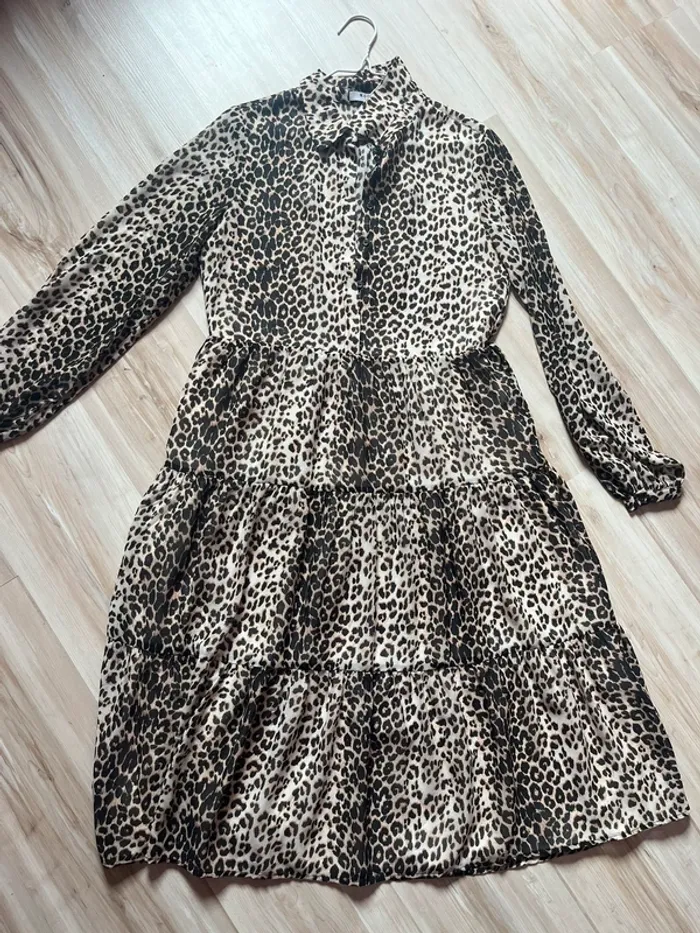 robe midi chemise leopard manches longues à volants - photo numéro 6