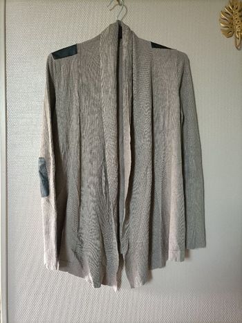 Gilet beige avec pièce en cuir