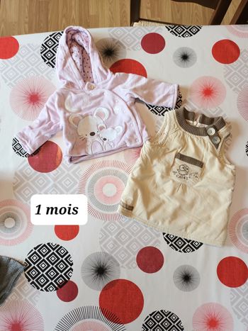 Lot robe et gilet 👧  taille 1 mois