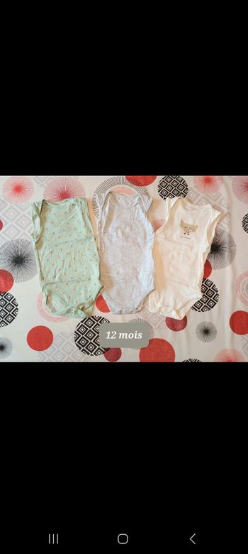 Lot 3 bodies débardeur 👦 taille 12 mois comme neuf