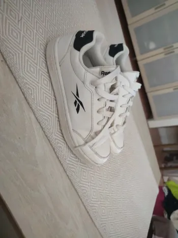 Basket reebok blanche et bleu marine 35