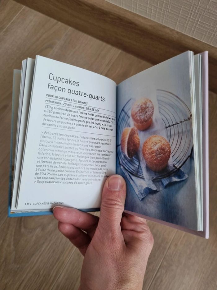 Bibliothèque comprenant 8 livres de recettes de pâtisserie - photo numéro 3