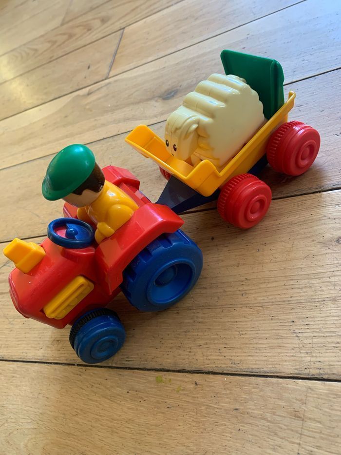 Petit tracteur et remorque rétractable