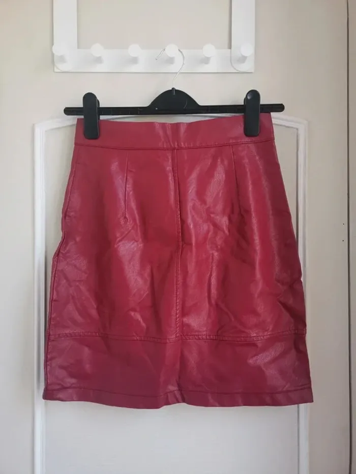 Jupe droite en simili cuir taille 38 - photo numéro 3