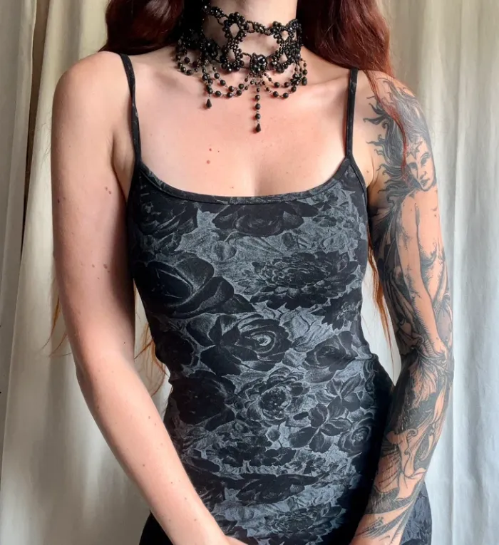 Robe slip on midi roses 🥀 Goth Whimsigoth vintage 90s - Taille S - photo numéro 2