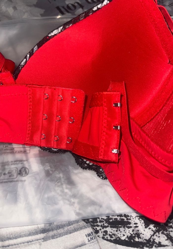 Soutiens-gorges rouge et noir dentelle neuf - photo numéro 9