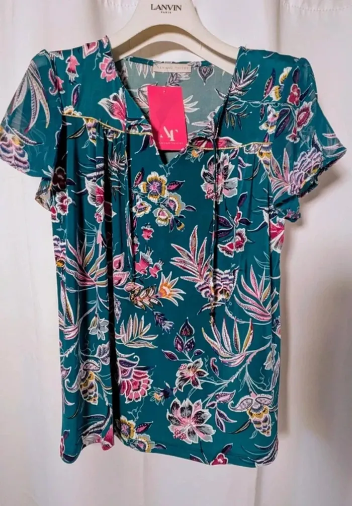 Tee-shirt été imprimé fleur indienne - neuf avec étiquette Armand-thiery taille